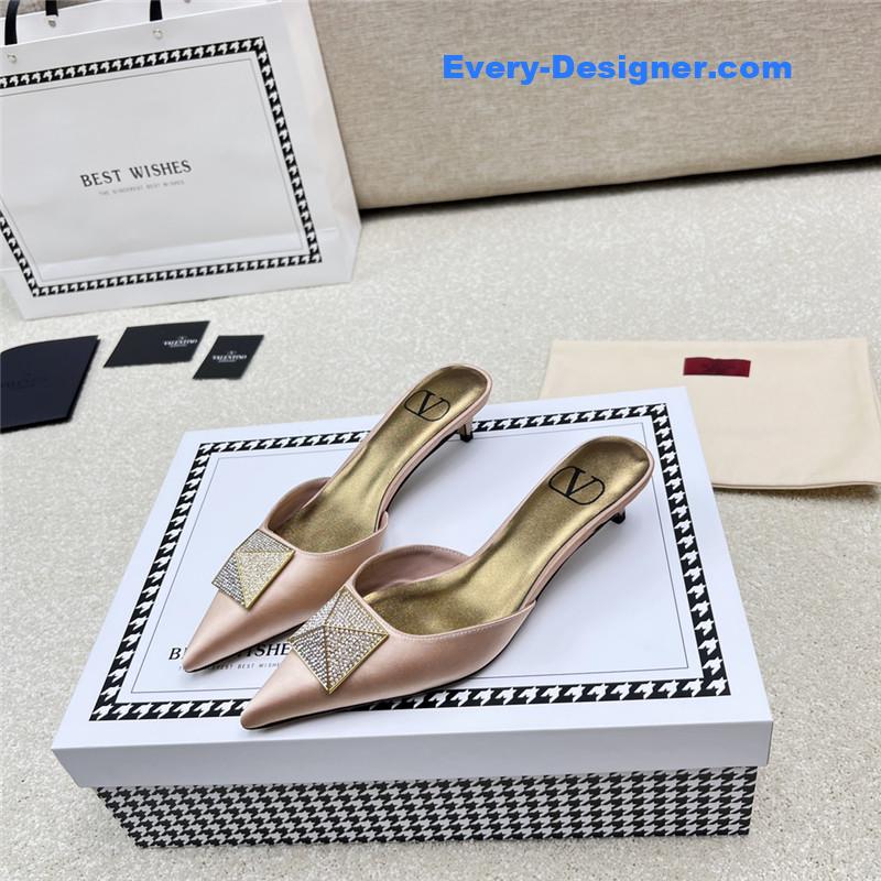 Va1e*ntin0 latest v logo buckle back air slippers