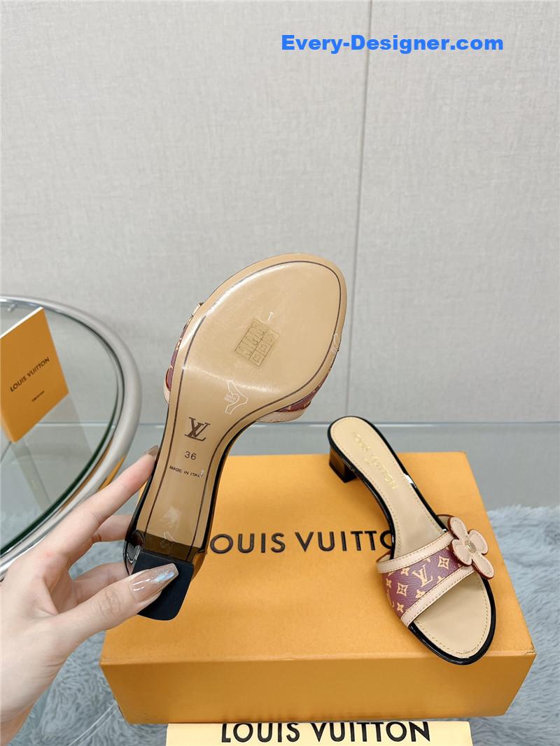 l0vis Vvtt0n lv sunflower slippers