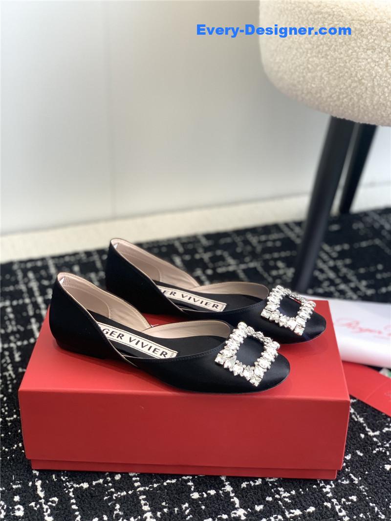 roger u1u1er hollow silk satin d1am0nd buckle flat shoes