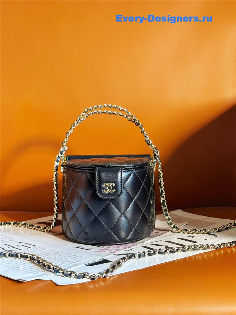 Ch**el handle cosmetic bag