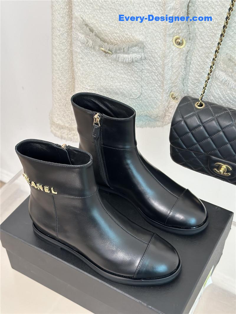 CC logo CC buckle thick heel short boots
