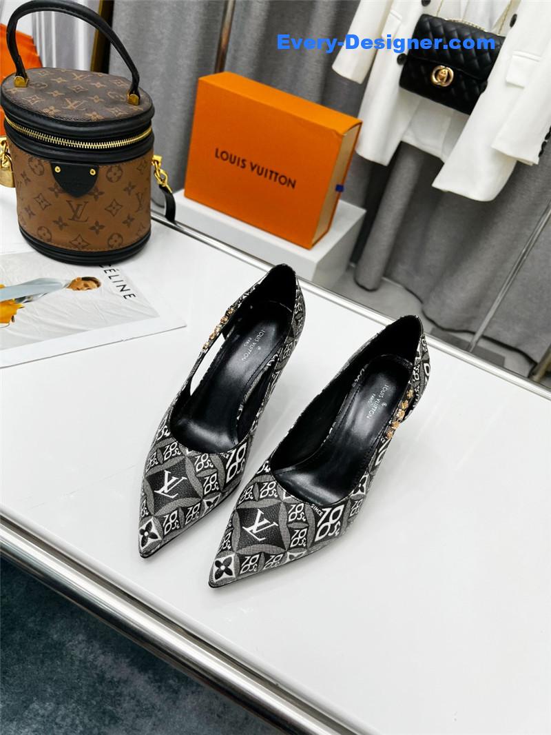 l0vis Vvtt0n lv metal buckle high heels