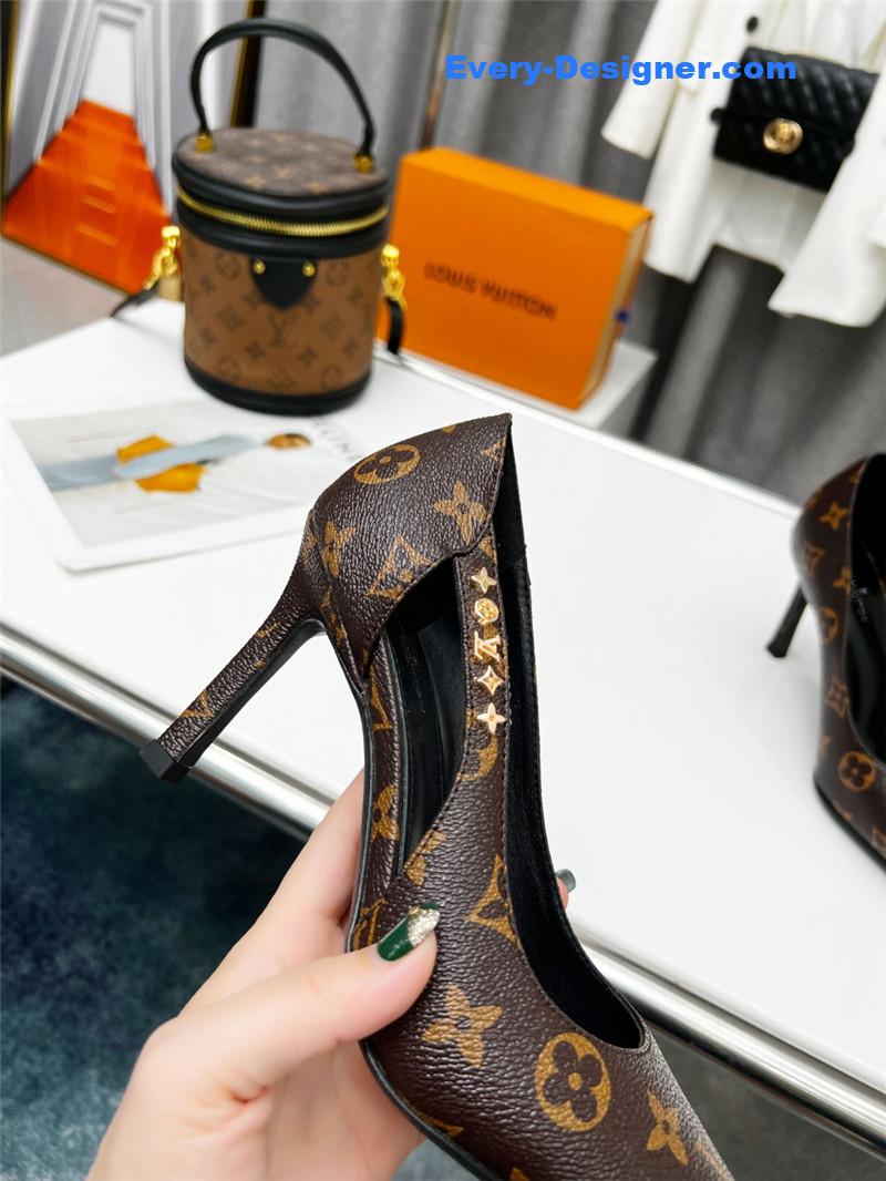 l0vis Vvtt0n lv metal buckle high heels