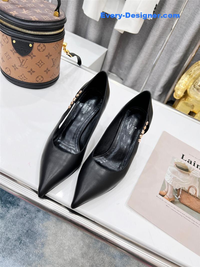 l0vis Vvtt0n lv metal buckle high heels
