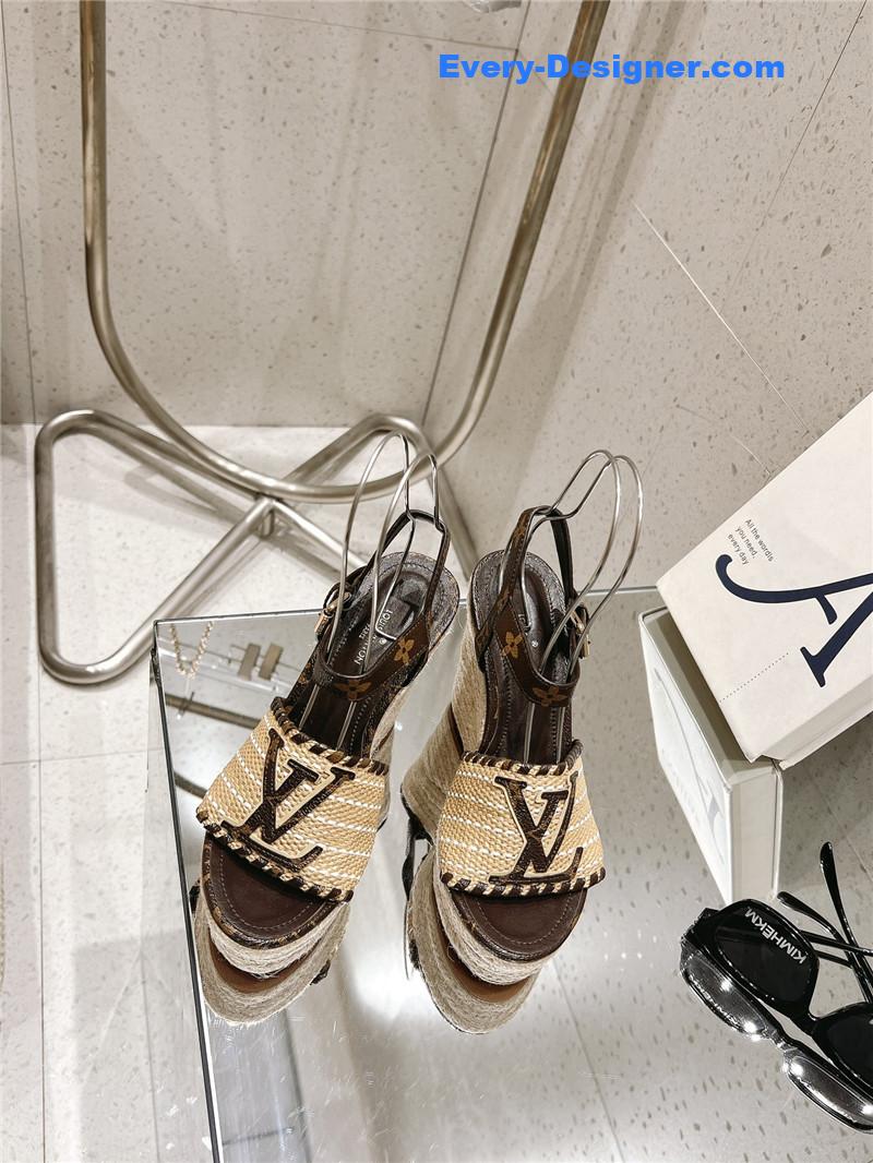 l0vis Vvtt0n lv straw platform sandals