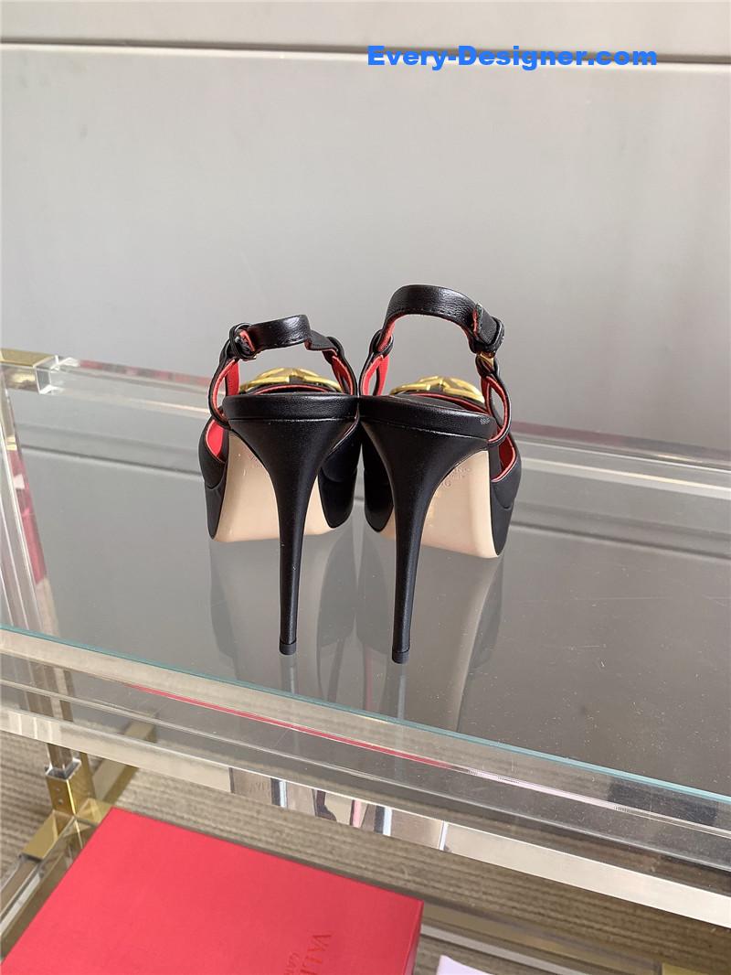 Va1e*ntin0 new sky high heels