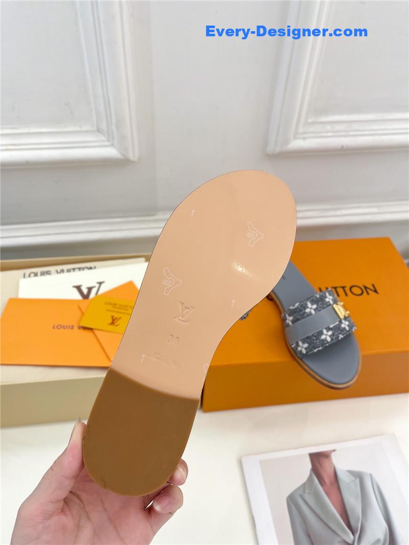 l0vis Vvtt0n lv spring and summer new metal buckle slippers