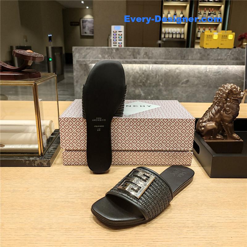 Givenchy Trendy Flat Slides