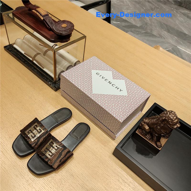 Givenchy Trendy Flat Slides