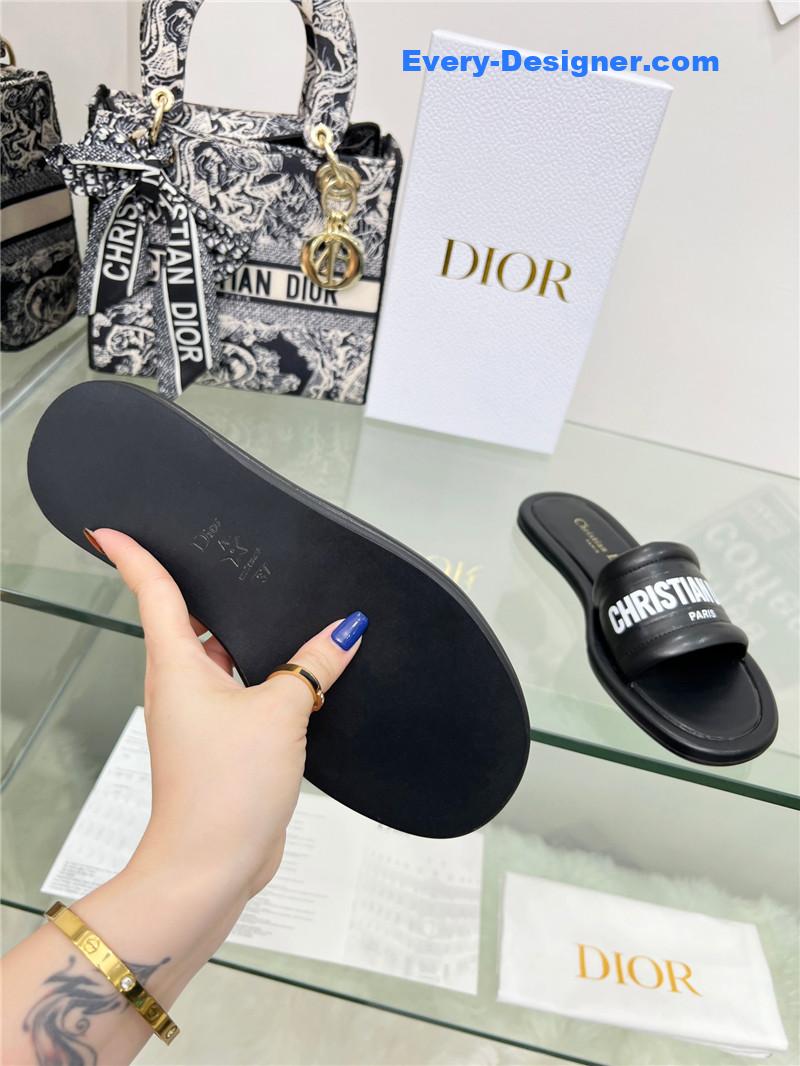 D10r platform sandals