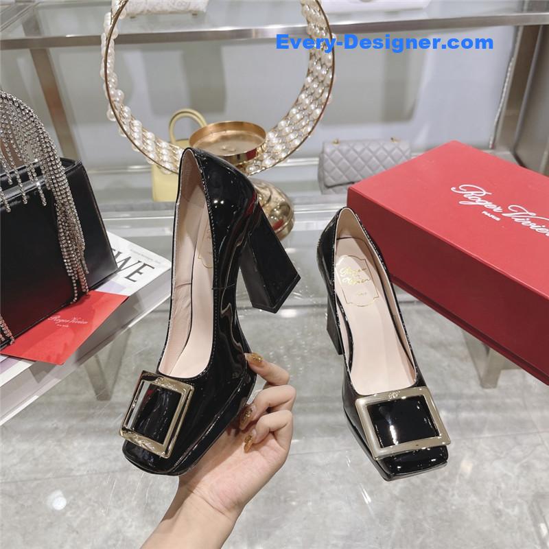 roger u1u1er classic buckle pumps