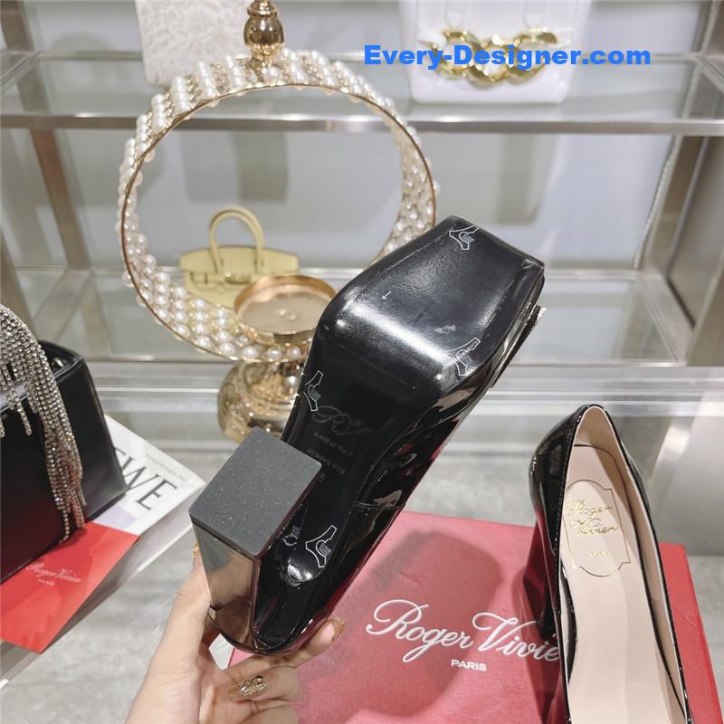 roger u1u1er classic buckle pumps