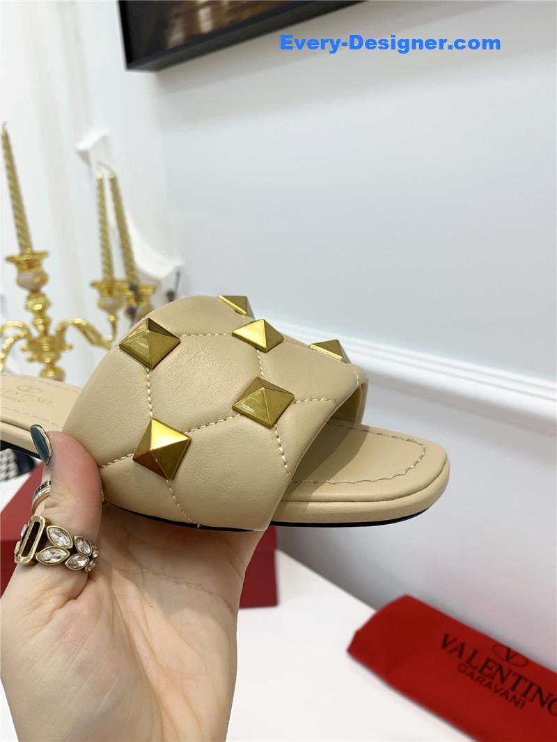 Va1e*ntin0 latest slippers