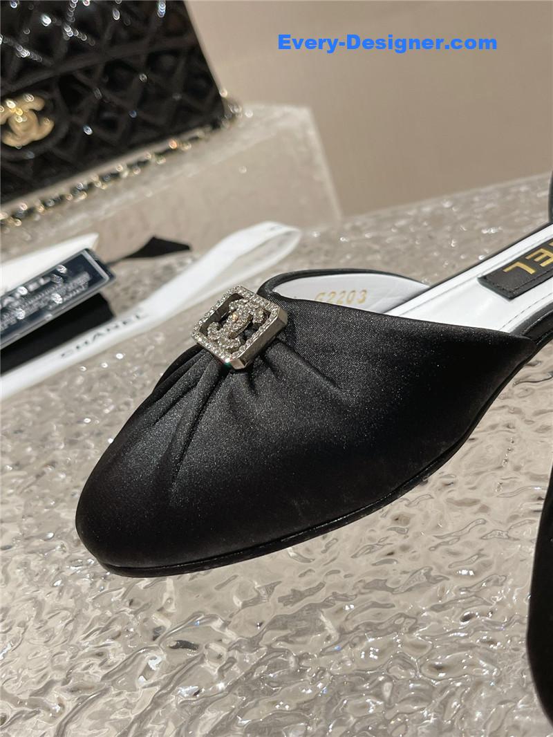 cc explosion D1am0nd buckle hollow sandals