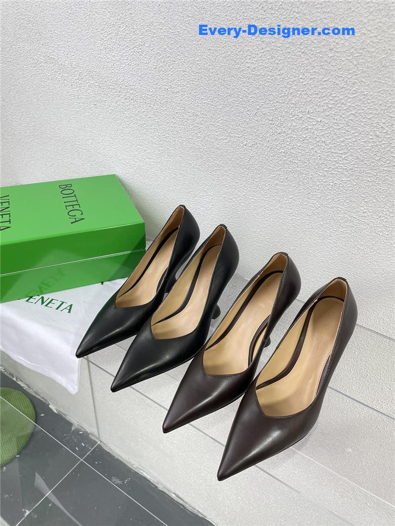 b0tt*ga Ven*ta puntas wedge pumps