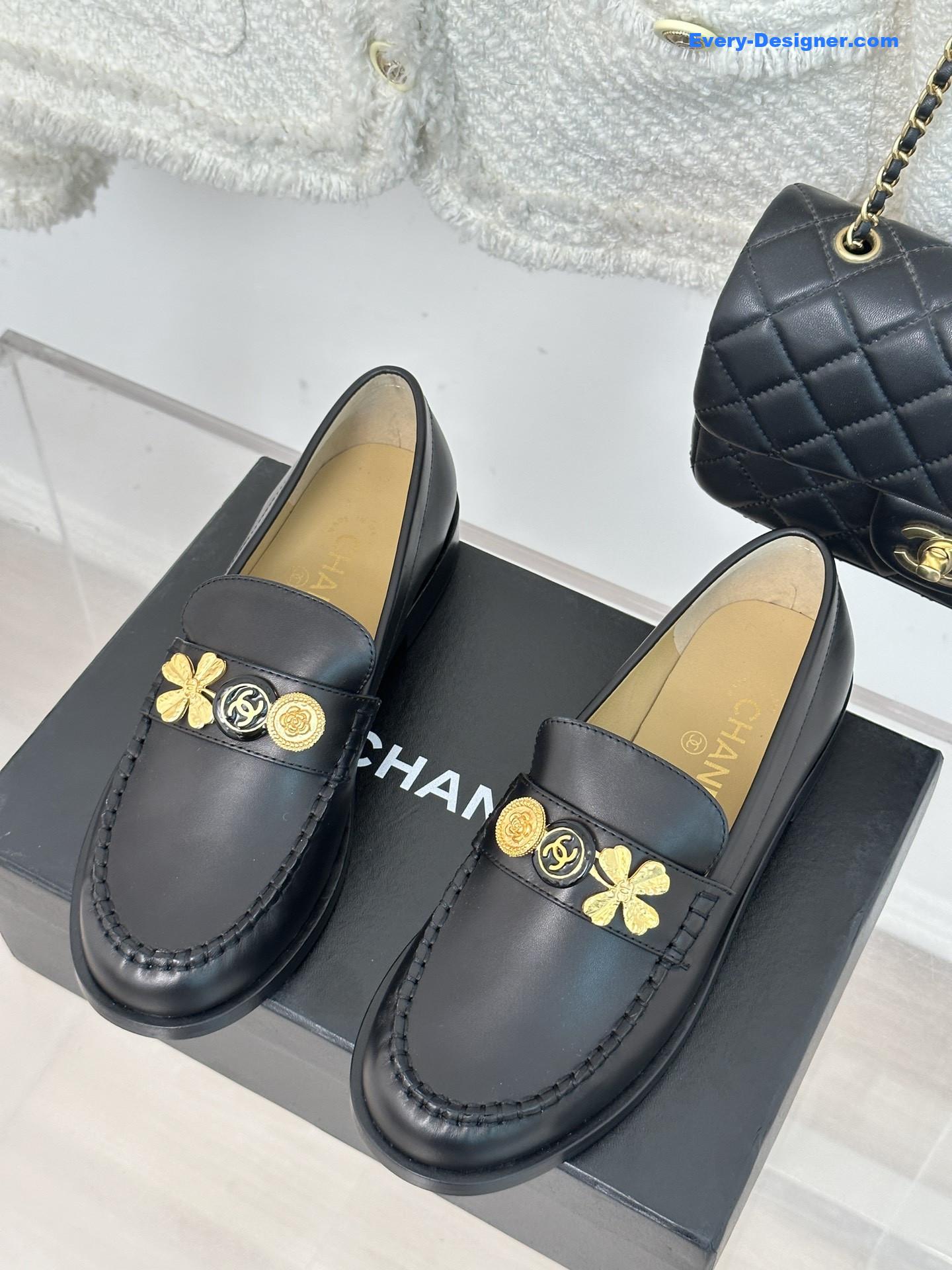 CC classic double C gold four-leaf clover gold coin loafers