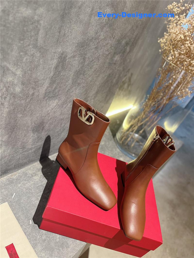 Va1e*ntin0 leather outsole ankle boots