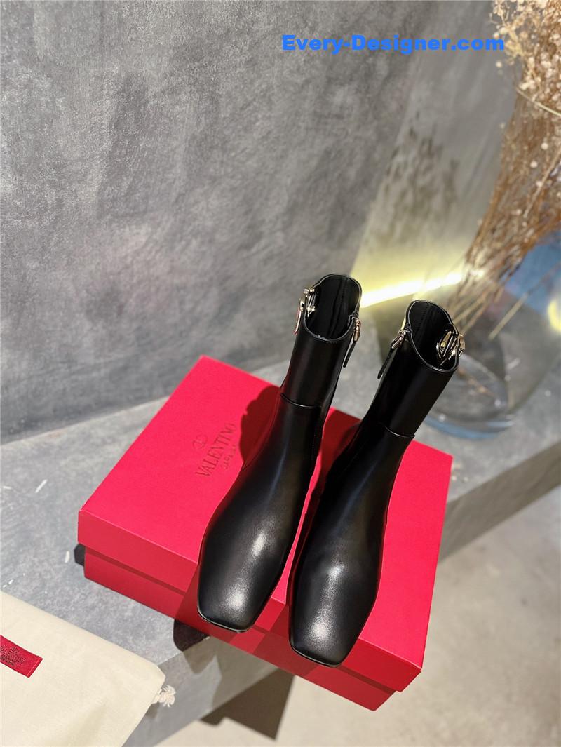 Va1e*ntin0 leather outsole ankle boots