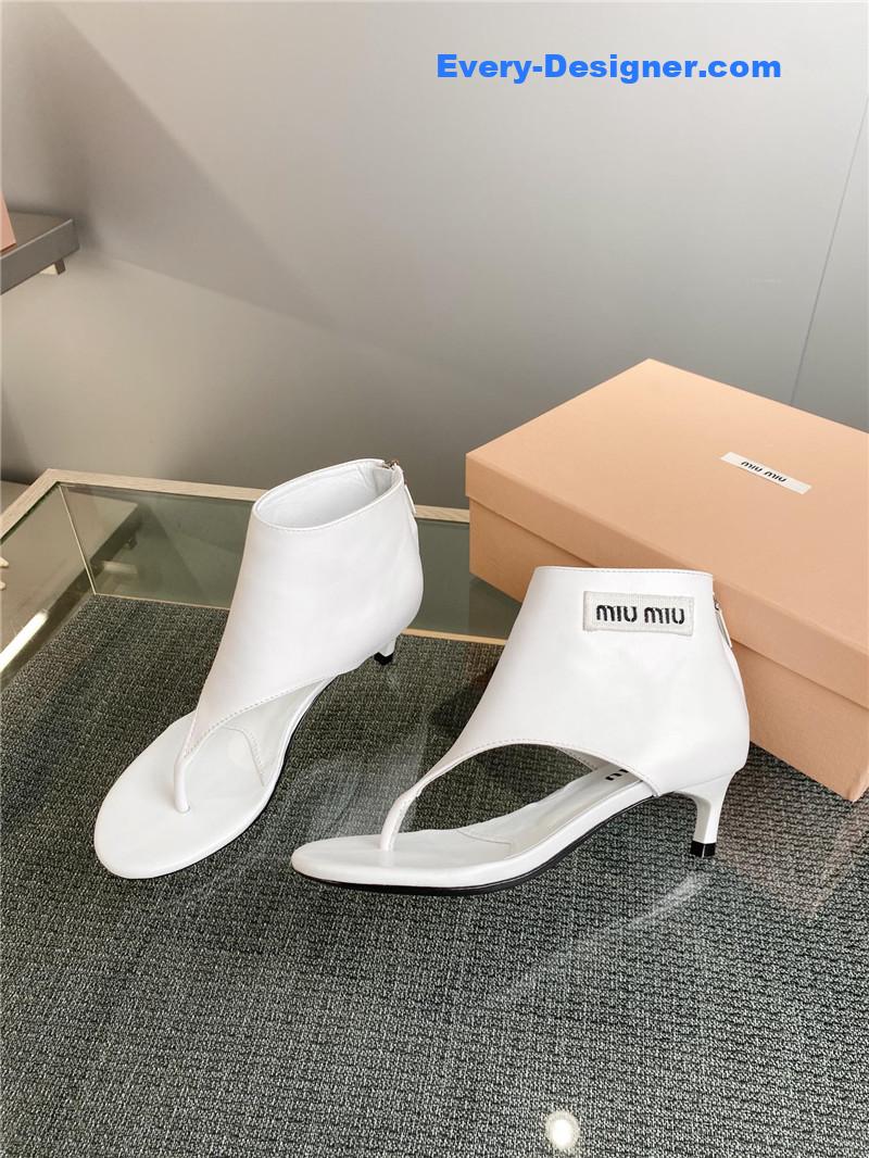 M1um1u sandals