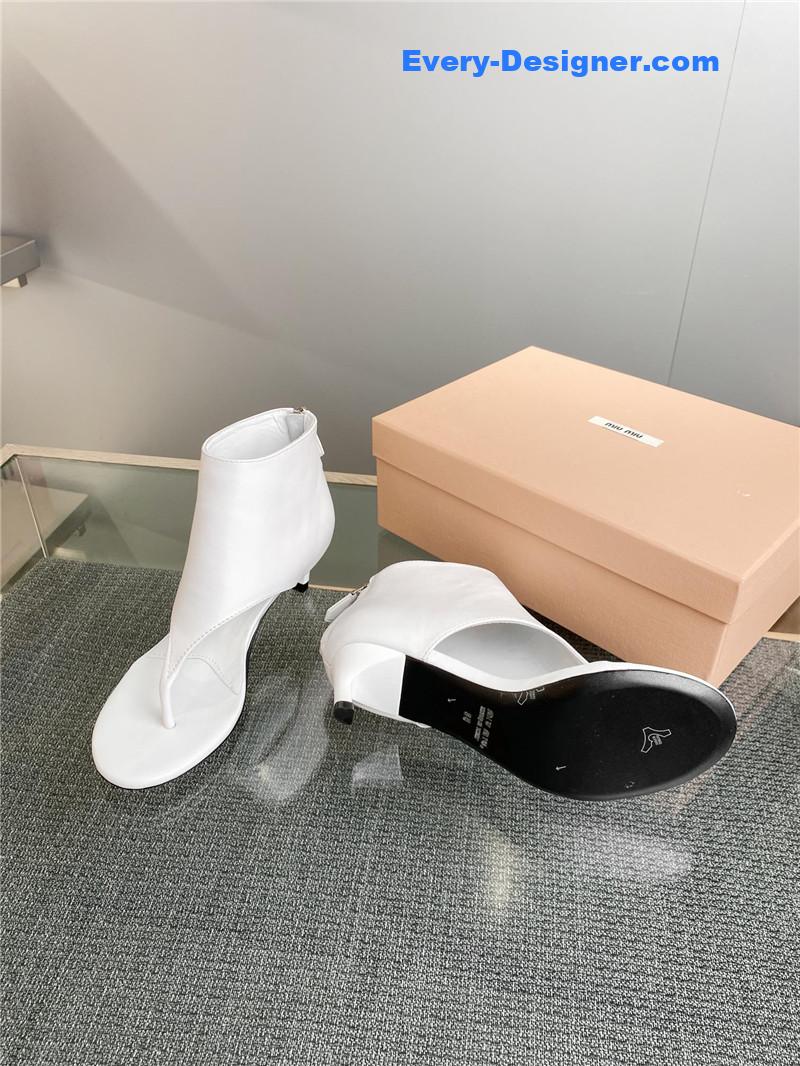 M1um1u sandals