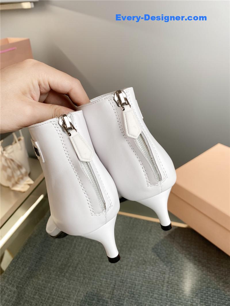 M1um1u sandals