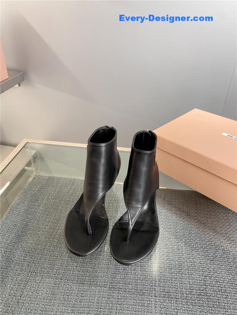 M1um1u sandals