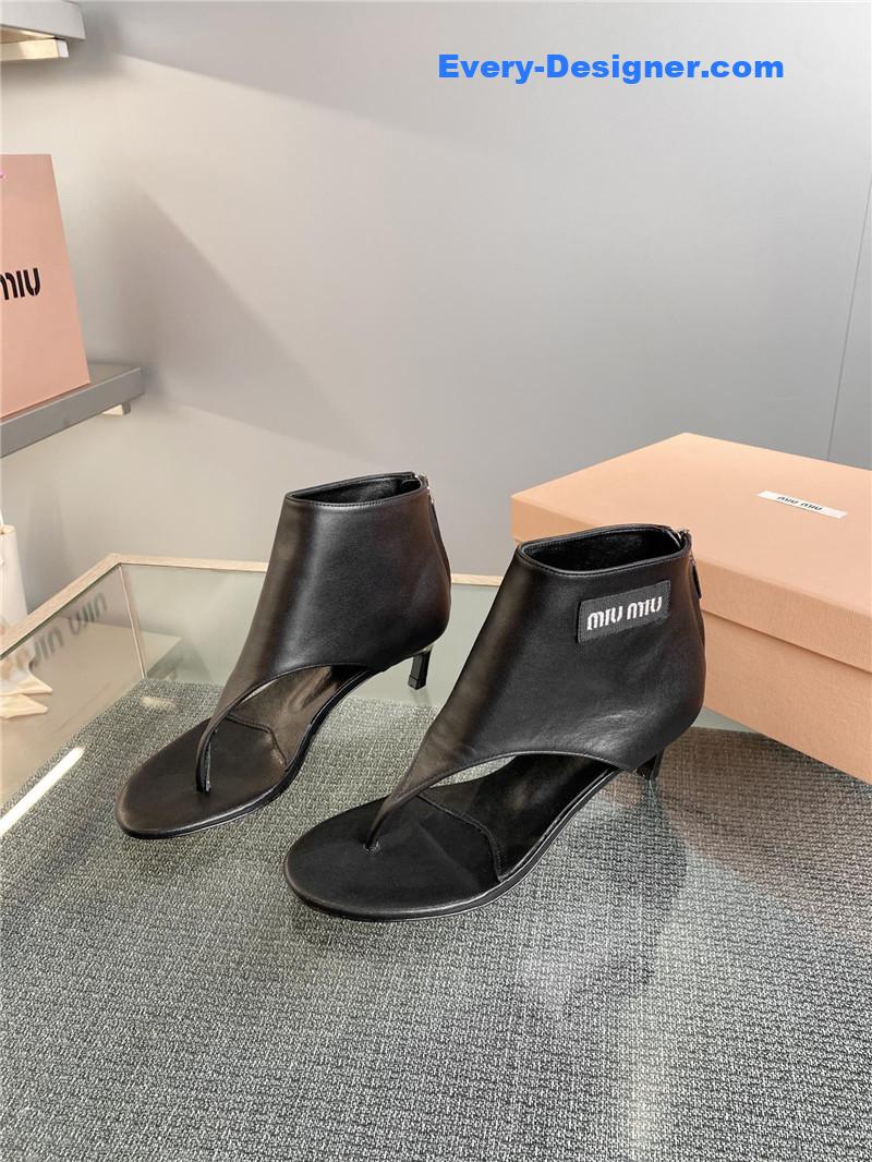 M1um1u sandals