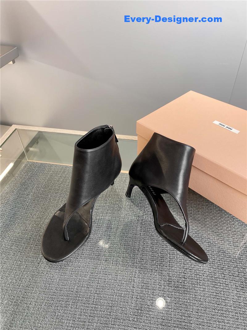 M1um1u sandals