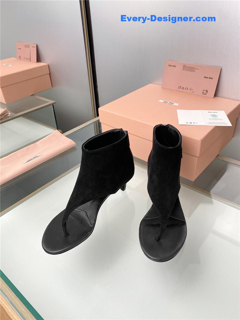 M1um1u sandals