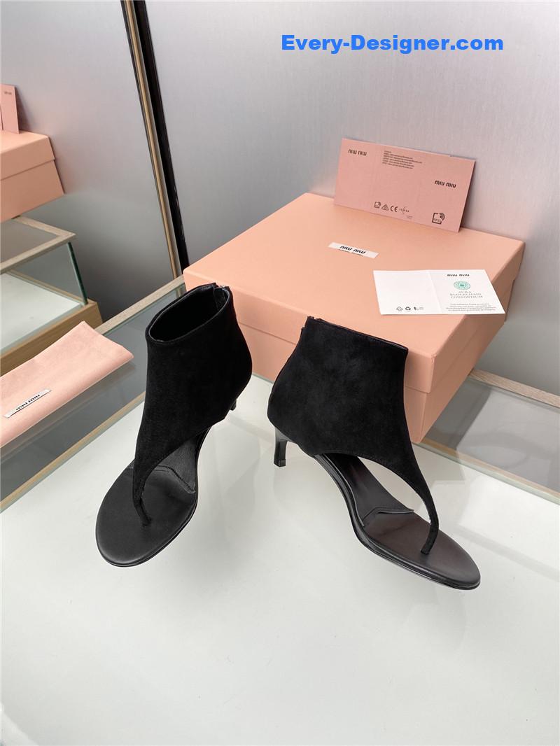 M1um1u sandals