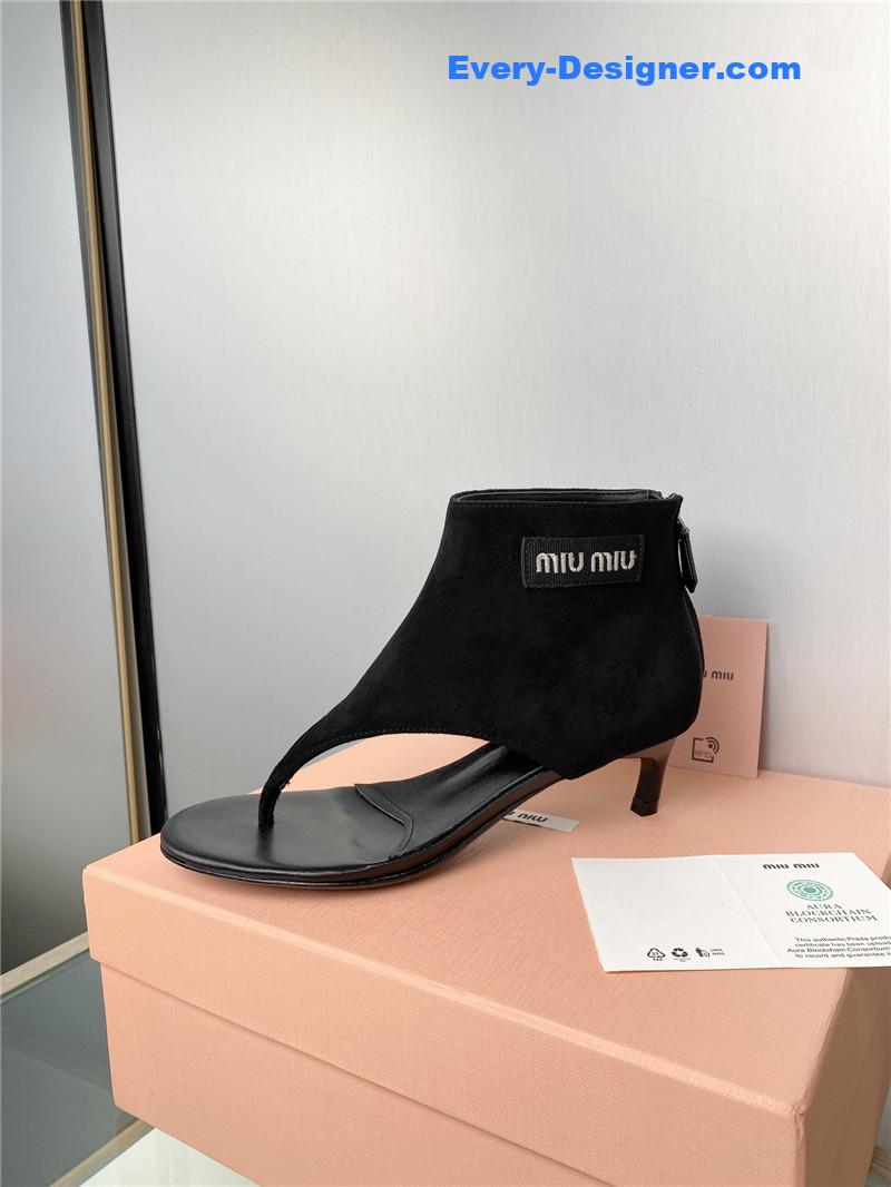M1um1u sandals