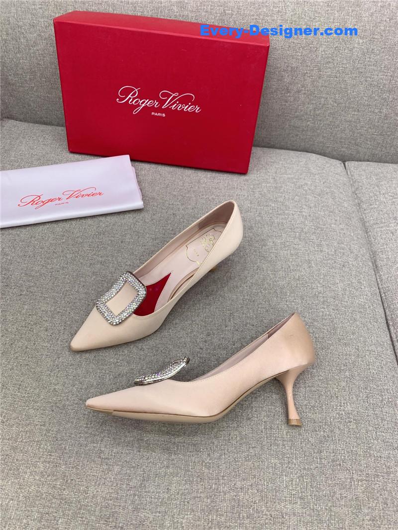 roger u1u1er classic d1am0nd buckle silk pumps