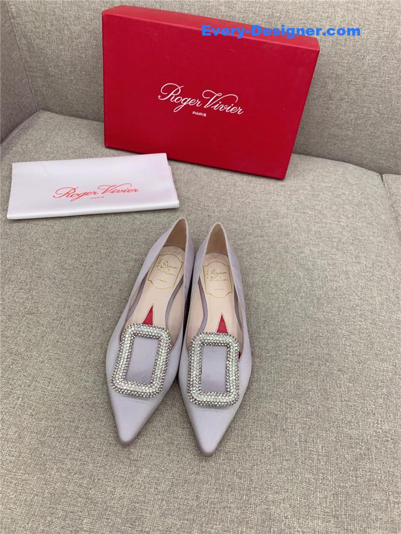 roger u1u1er classic d1am0nd buckle silk pumps