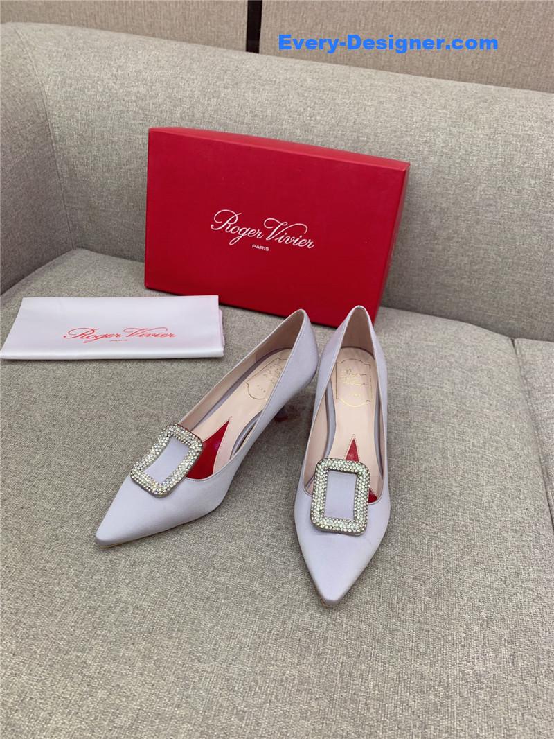 roger u1u1er classic d1am0nd buckle silk pumps