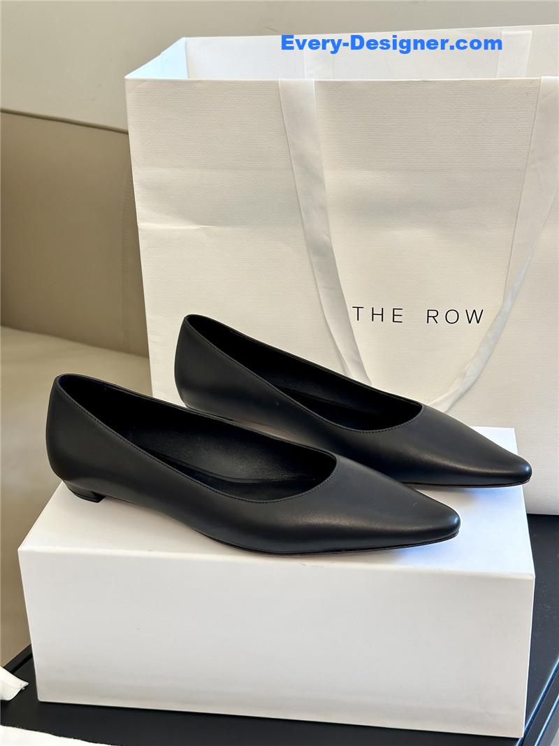 pointed shoes
