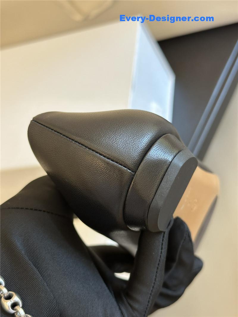 pointed shoes