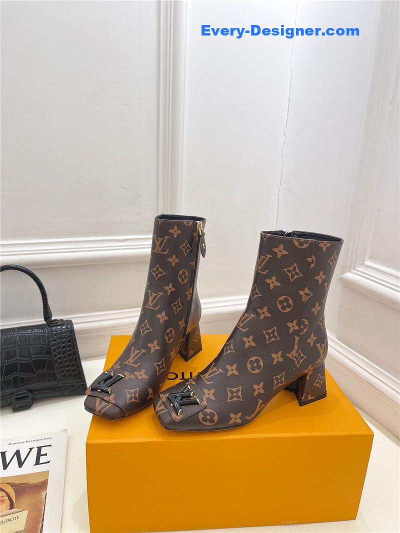 l0vis Vvtt0n lv new v-shaped chunky heel ankle boots