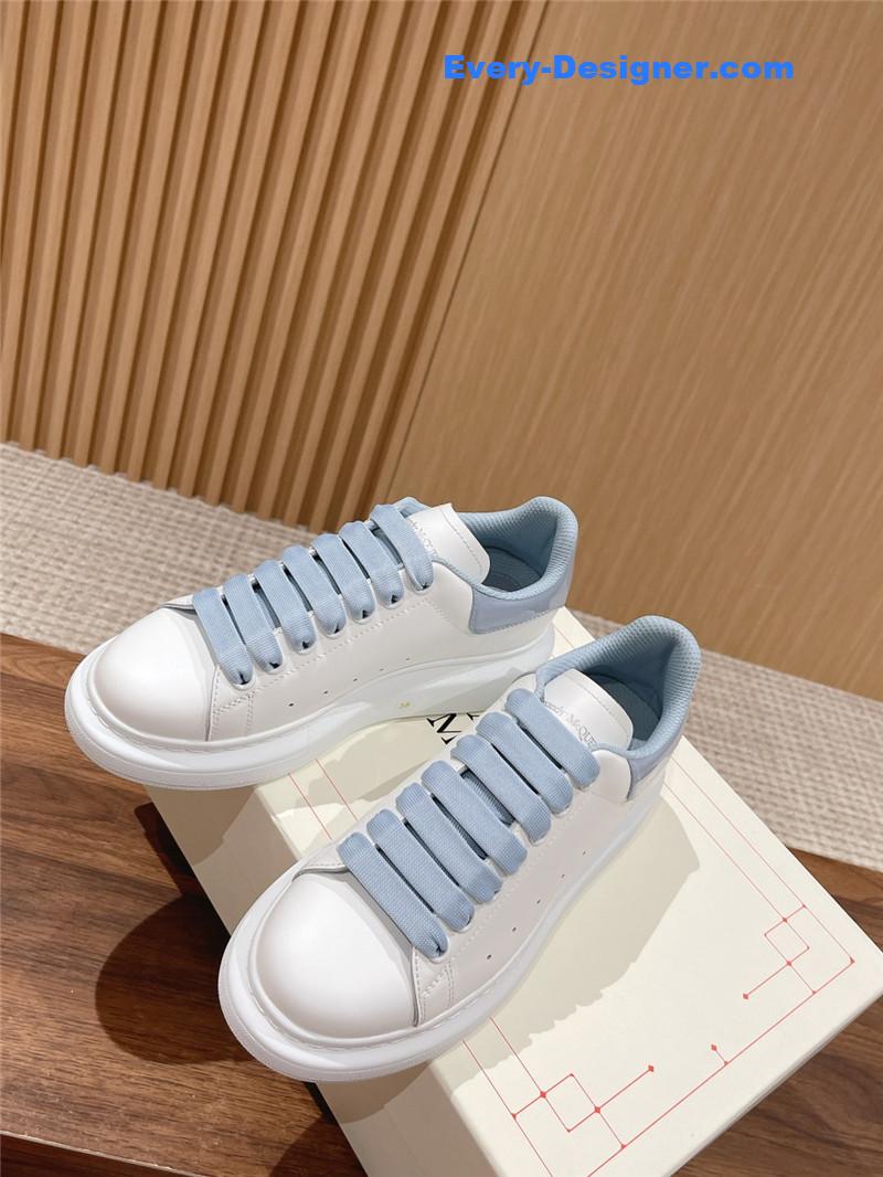 a1exa*der Mcqv*en classic all-match small white shoes