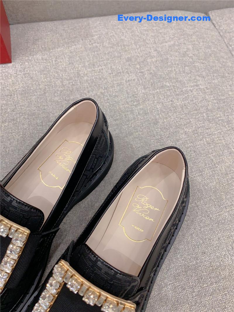 roger u1u1er new patent leather d1am0nd buckle loafers