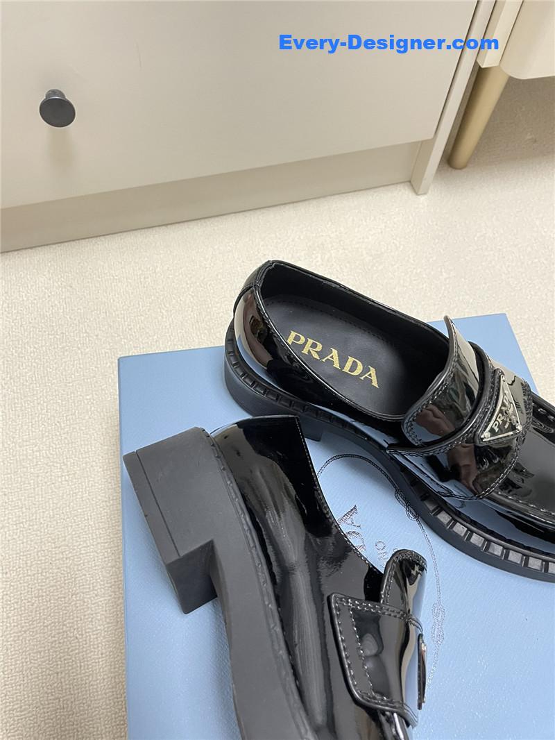 Pra*a classic triangle loafers