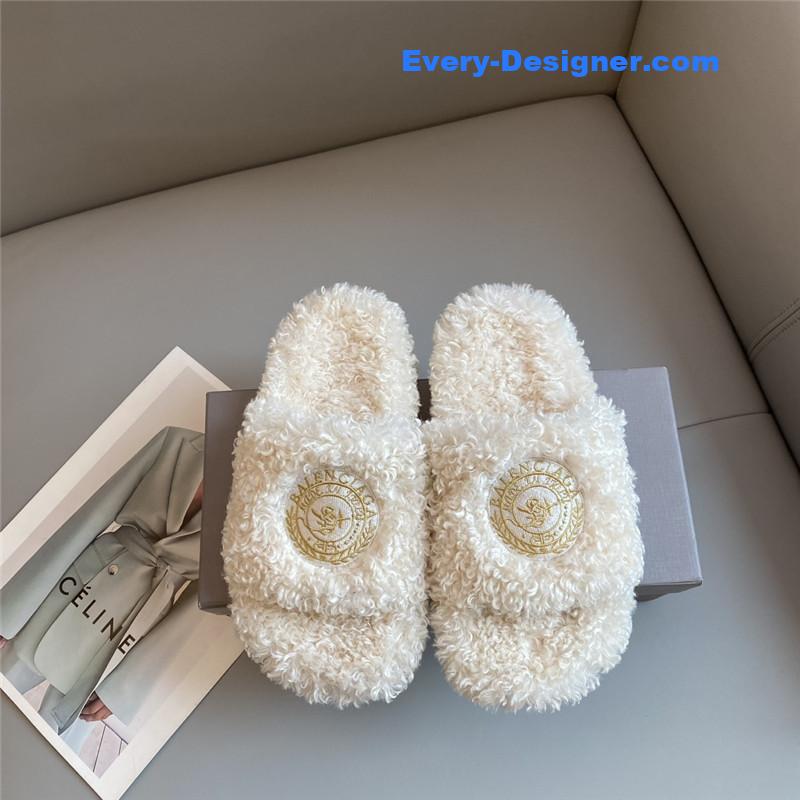 Ba1en*iaga autumn and winter new embroidered fur slippers