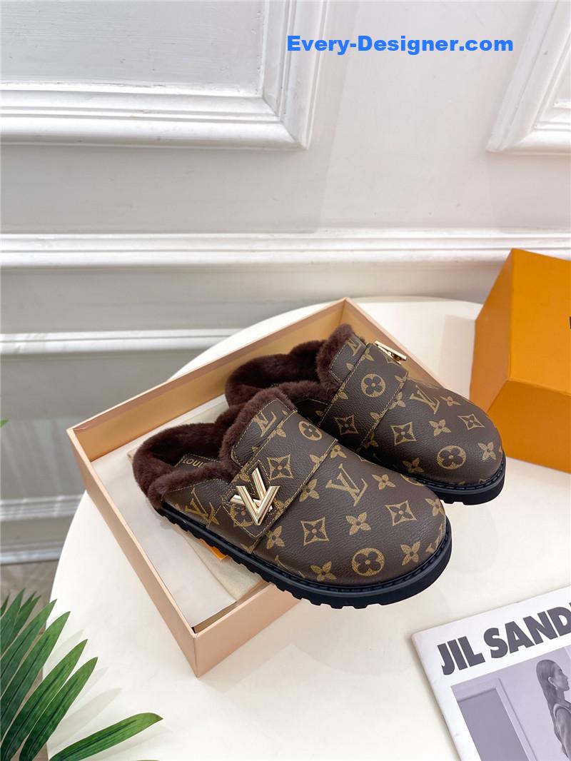 l0vis Vvtt0n lv bread mules wool slippers