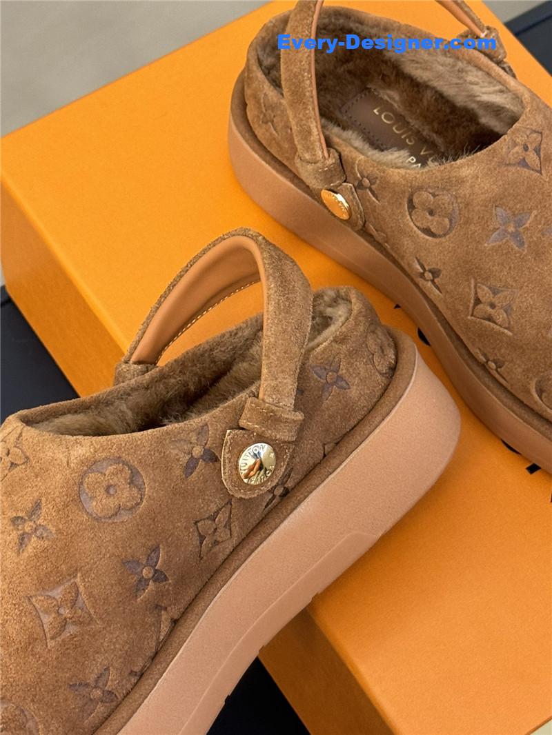 l0vis Vvtt0n lv platform slippers