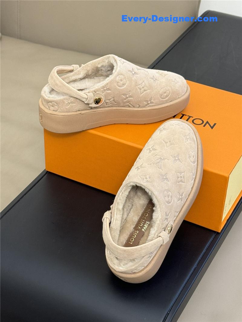 l0vis Vvtt0n lv platform slippers
