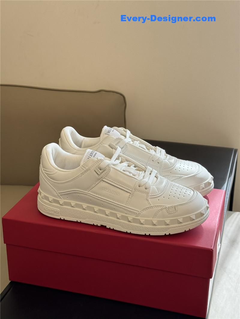 Va1e*ntin0 couple sneakers