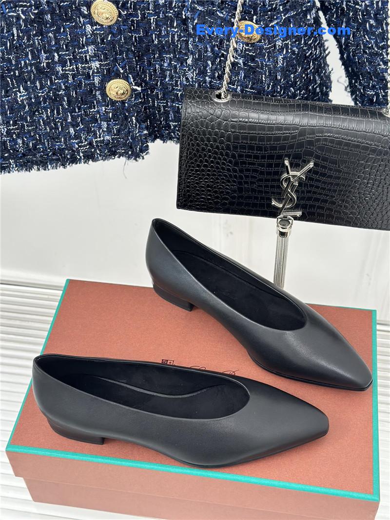 L0r0 P1ana retro witch flats