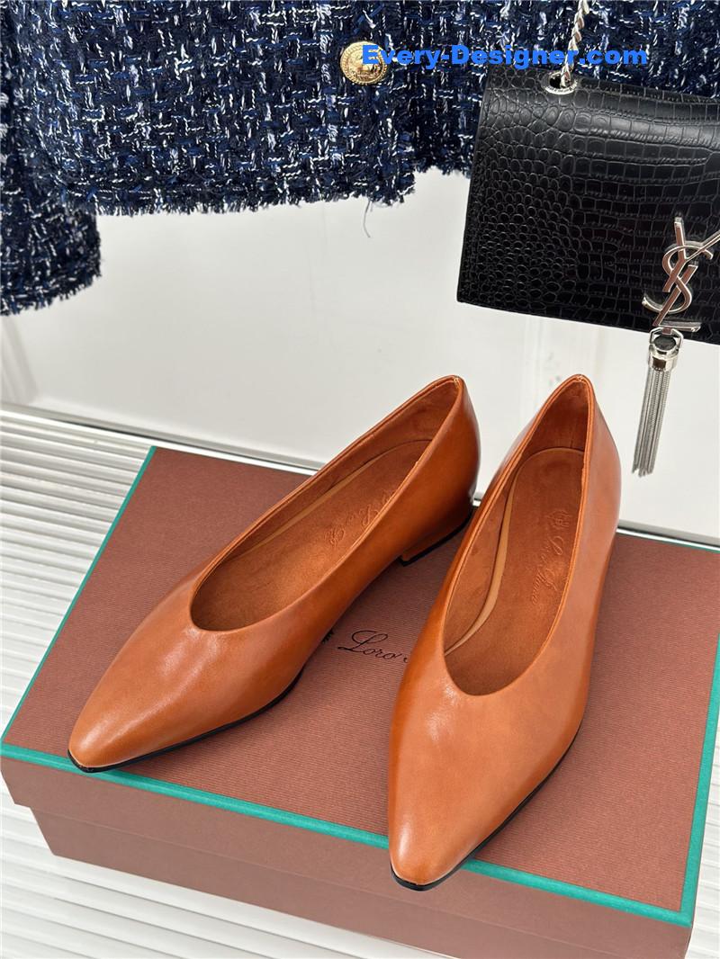 L0r0 P1ana retro witch flats