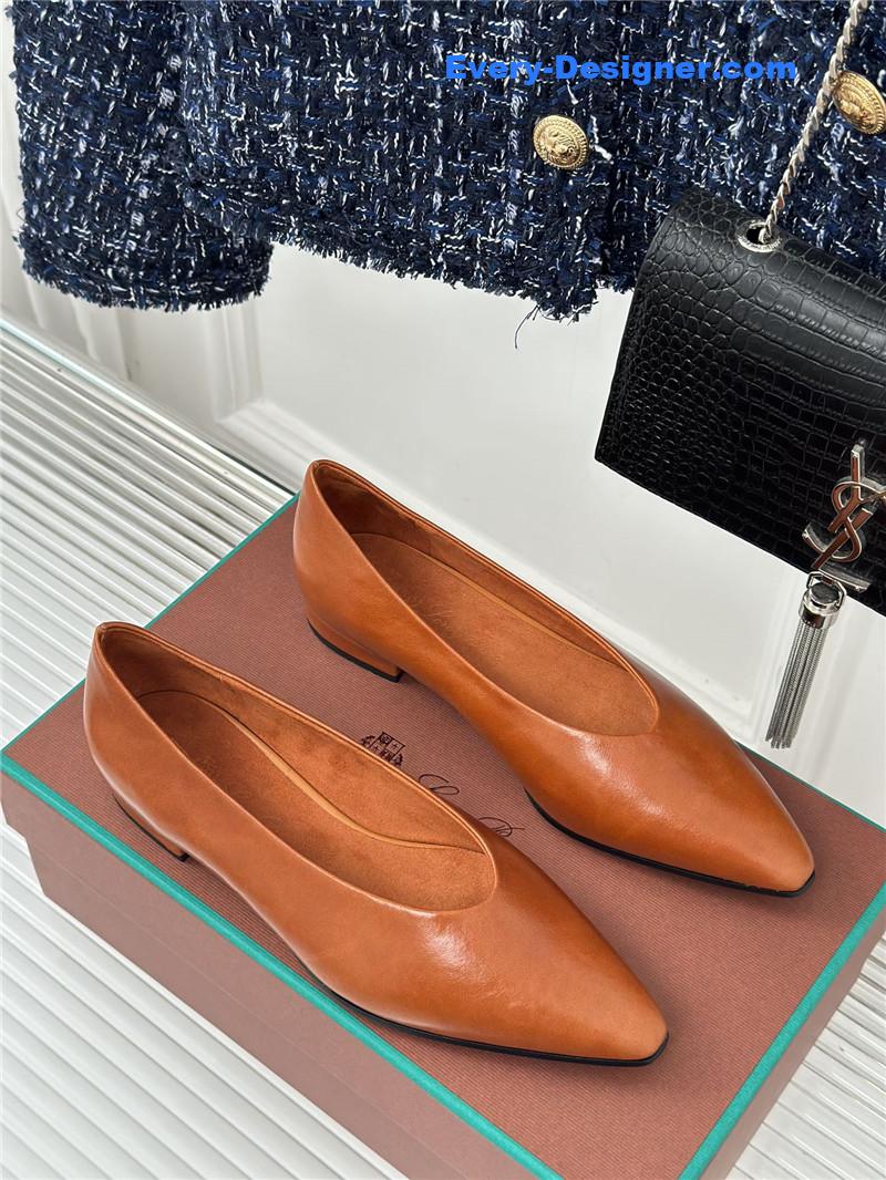 L0r0 P1ana retro witch flats