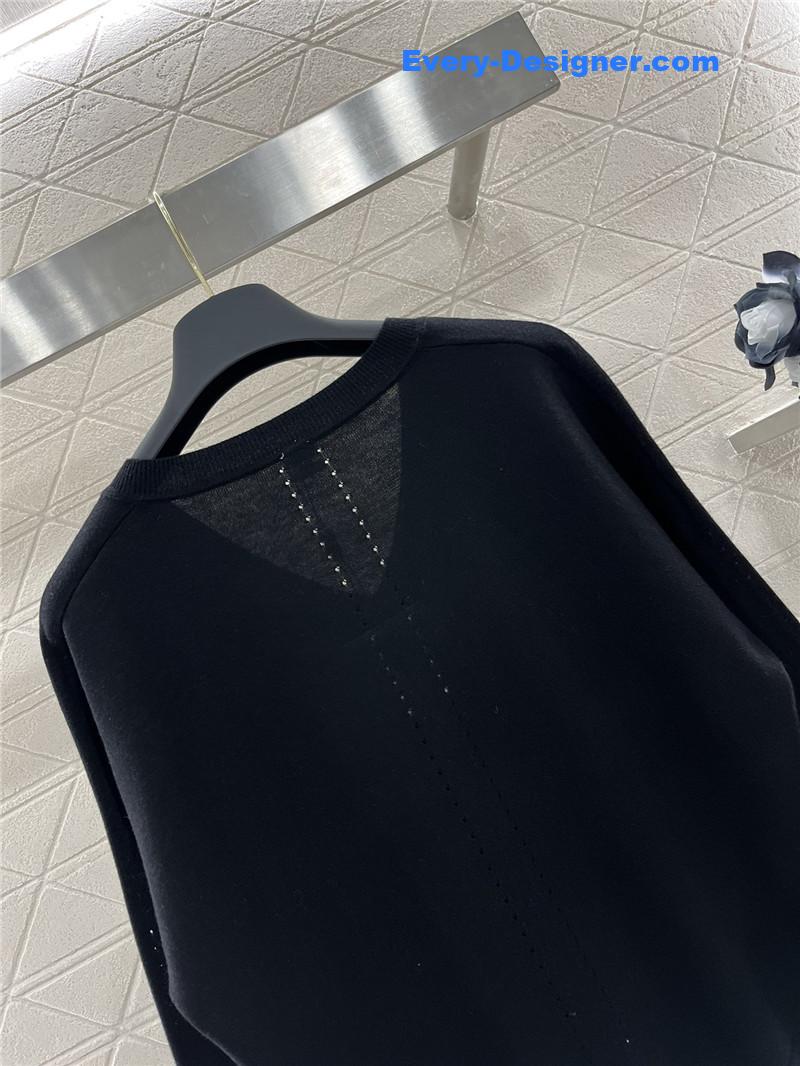 H**me5 v-neck knitted top replica clothing sites