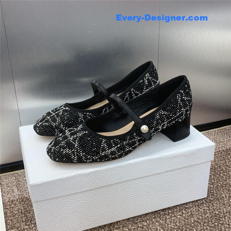 D10r ballet pump in gold cannage tweed